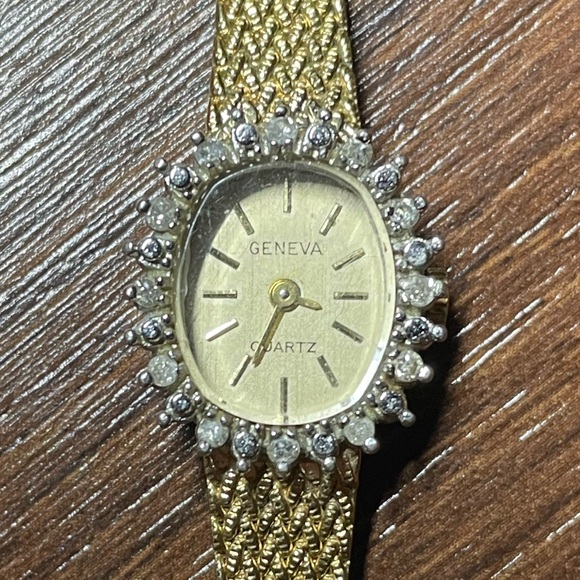 Vintage Geneva Women’s Watch in Amazing Condition - Picture 4 of 4